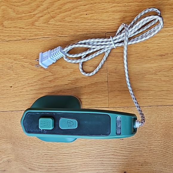 Mini Portable Handheld Steam Iron with Spray NWB - Picture 2 of 5